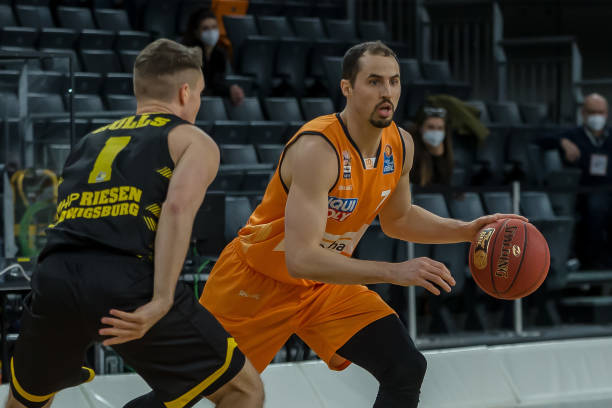 的权威人士 的权威人士