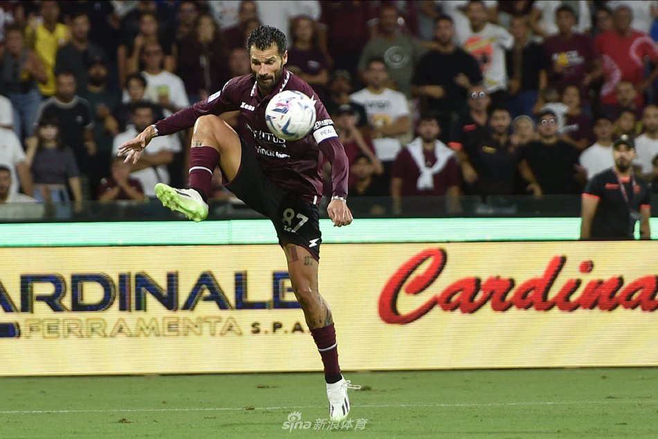 场上的拼搏 场上的拼搏